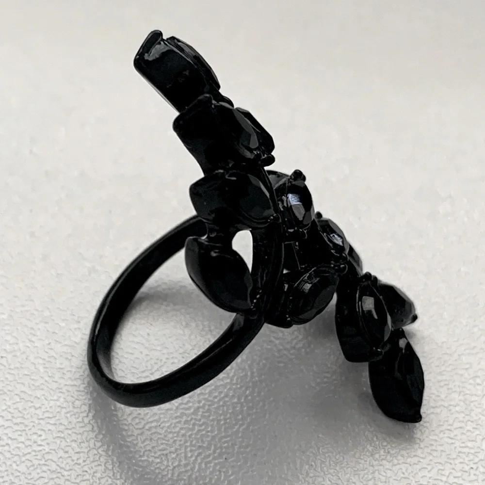 Women’s Black Double Ivy Leaf Ring Size 8